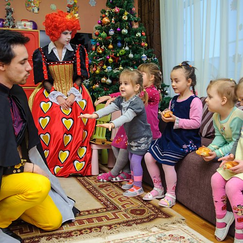 «Европласт» подарил детям праздник
